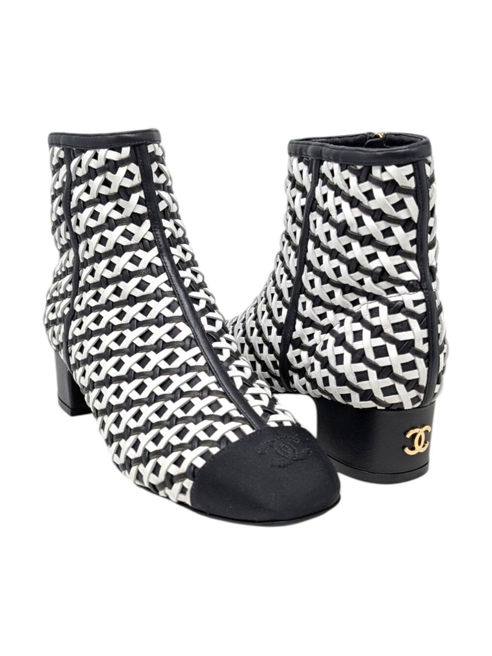 NWT Chanel 22C Black & White Woven Leather Zip-Up CC Logo Ankle Boot 37.5 | 7